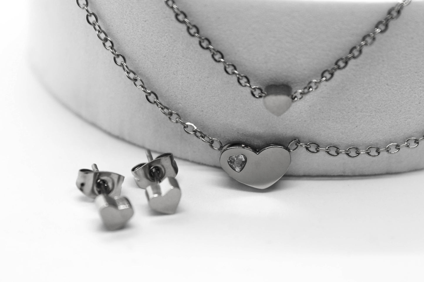 SET DOBLE COLLAR CORAZON CIRCONIA; TONO PLATEADO