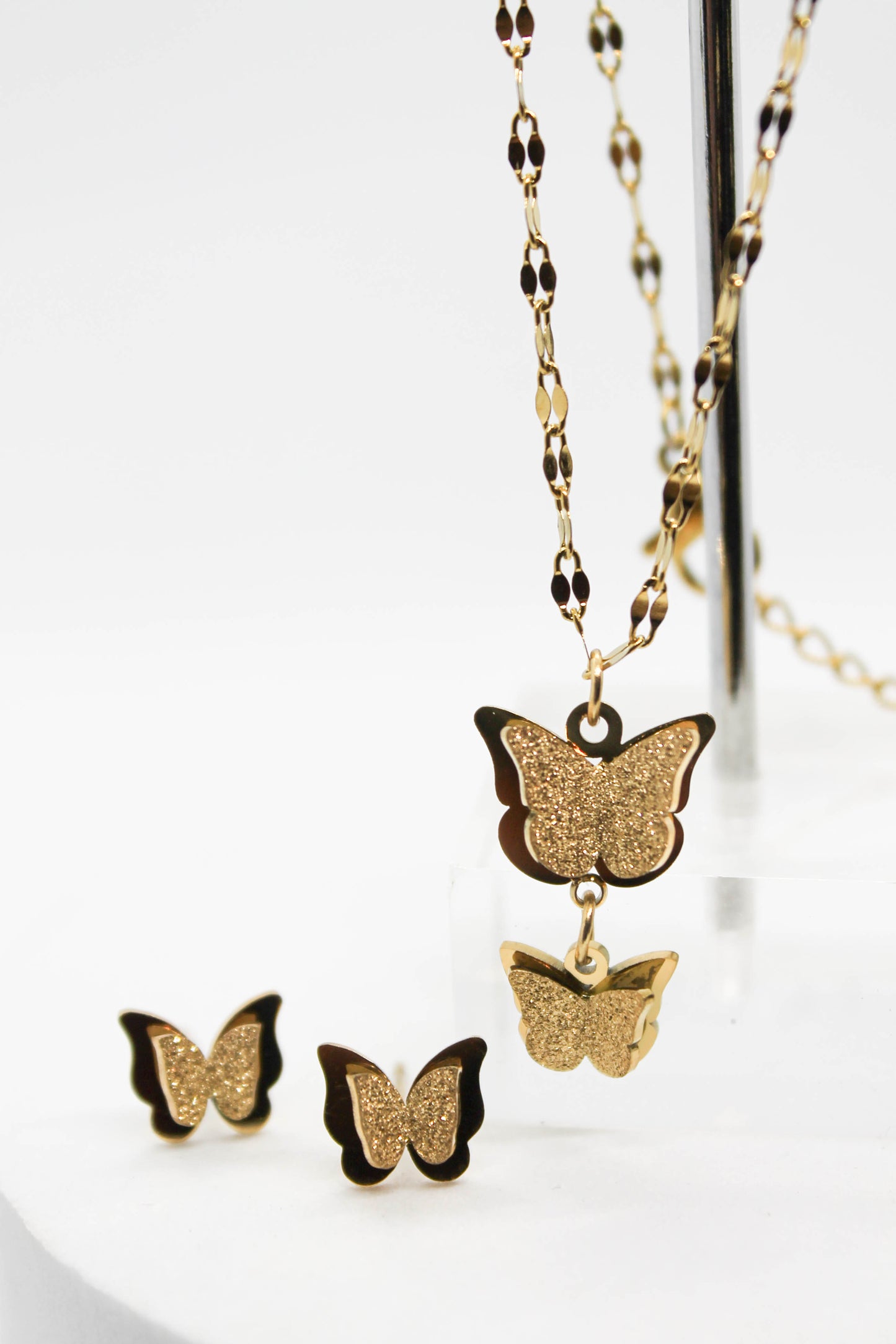 SET MARIPOSA AZUCARADA BROQUEL 8MM COLLAR ESLABON PLANO MARIPOSA GRANDE 12MM/CHICA 9MM, 40CM + EXTENSION 6CM; TONO DORADO