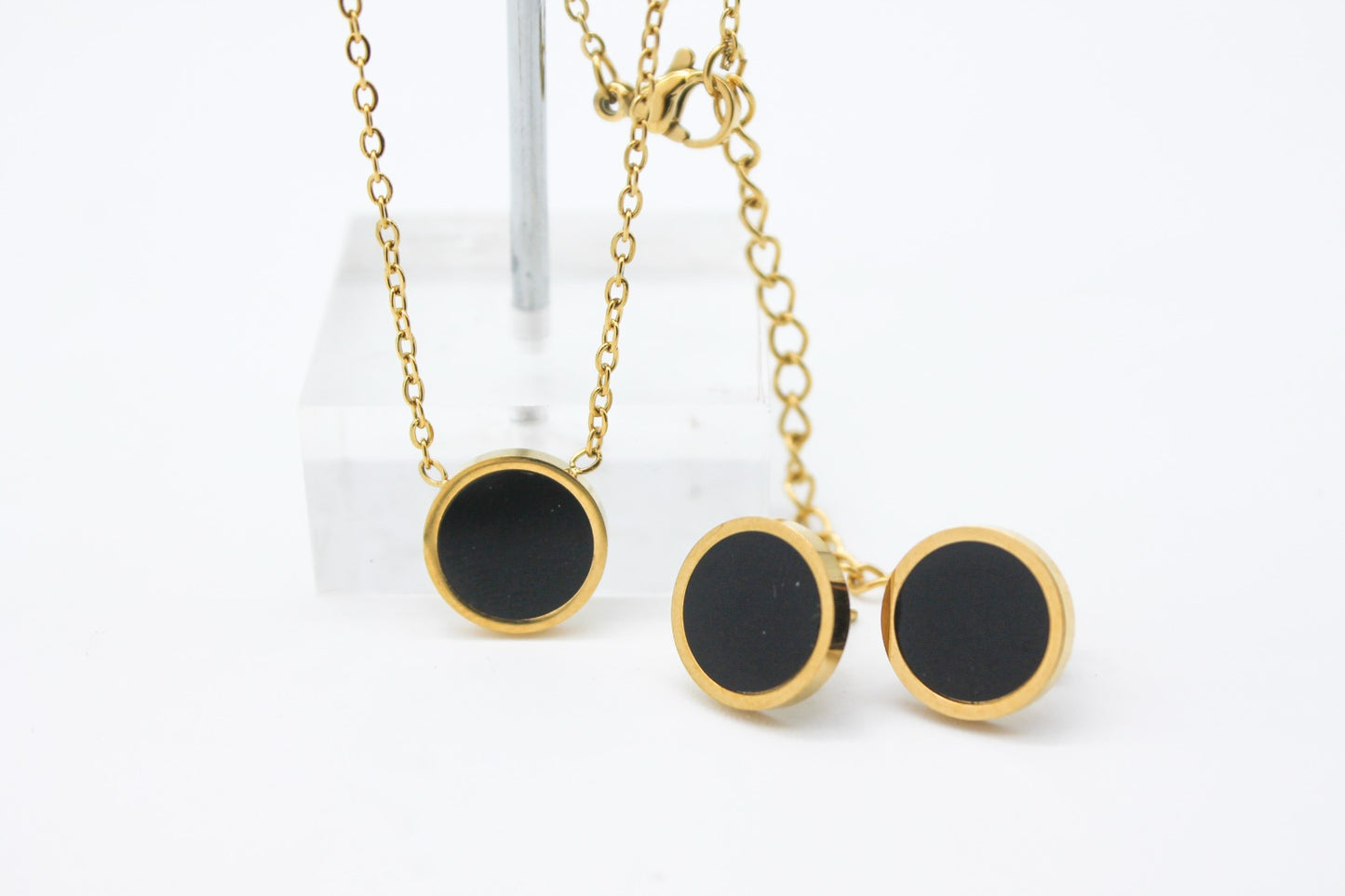 SET CIRCULO ONIX 12MM; TONO DORADO
