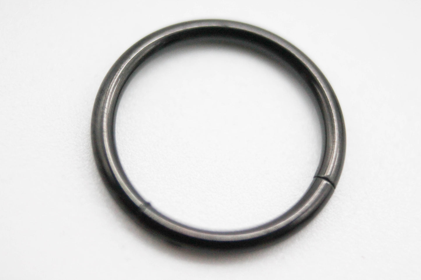 EAR CUFF PIERCING LISA NEGRA 12 MM