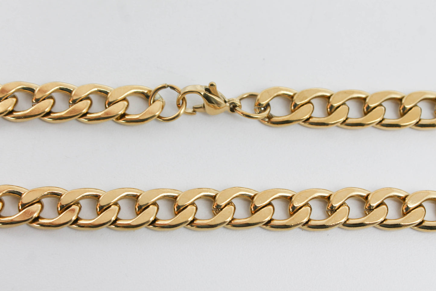 CADENA BARBADA 70 CM X 8 MM ANCHO, TONO DORADO