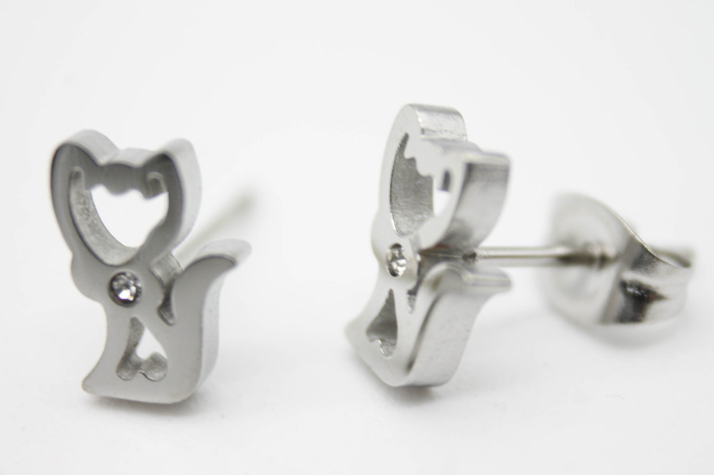 BROQUEL SILUETA GATO CIRCONIA, TONO PLATEADO