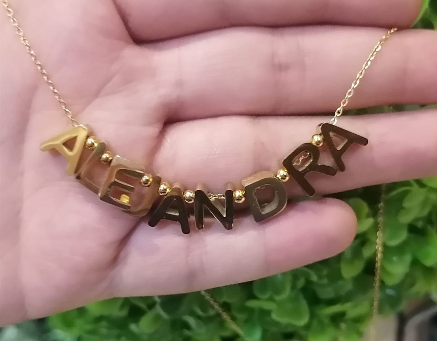 COLLAR PERSONALIZADO 9 PZAS, TONO DORADO