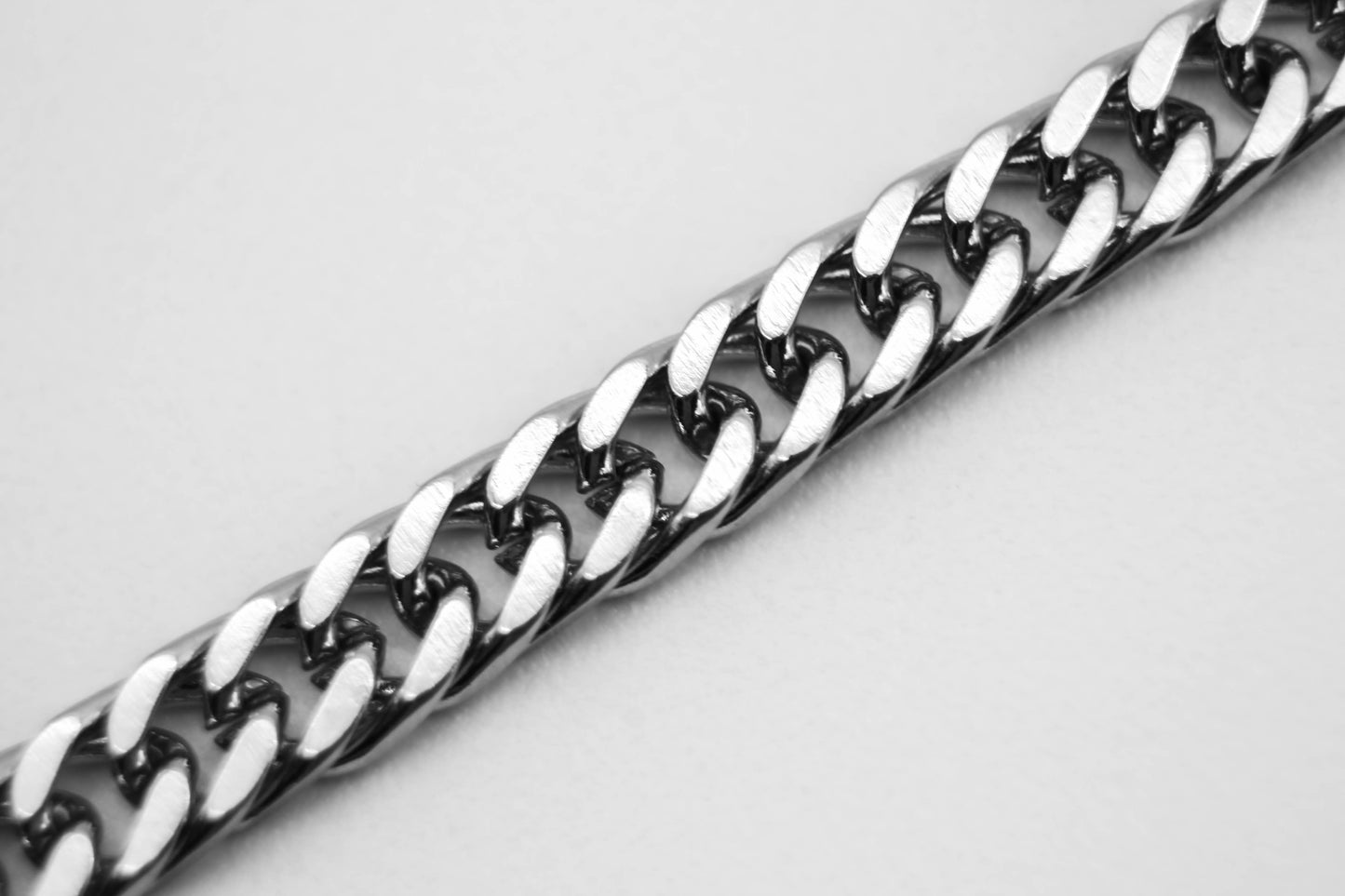 CADENA BARBADA GRUESA ESLABONES DORADO PLATEADO ACERO QUIRURGICO INOXIDABLE 316L REGALO MUJER DETALLE CALIDAD PRODUCTOS DE IMPORTACIÓN GUADALAJARA MÉXICO ENVÍOS DAMA JUVENIL MODA TENDENCIA DISEÑO GARANTÍA HOMBRE CABALLERO