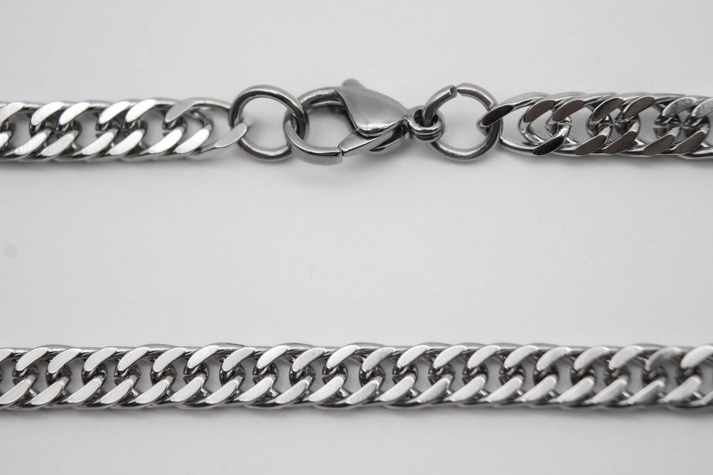 CADENA BARBADA 5MM X 45 CMS; TONO PLATEADO
