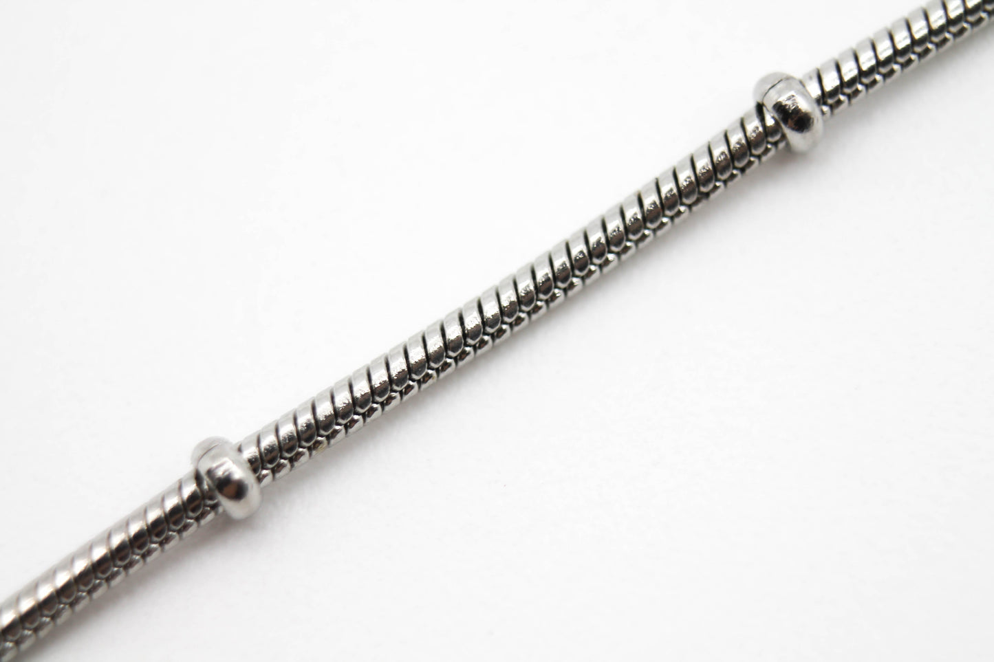 CADENA COLA DE RATON CON ESFERITAS 1.5MM X 60CMS; TONO PLATEADO