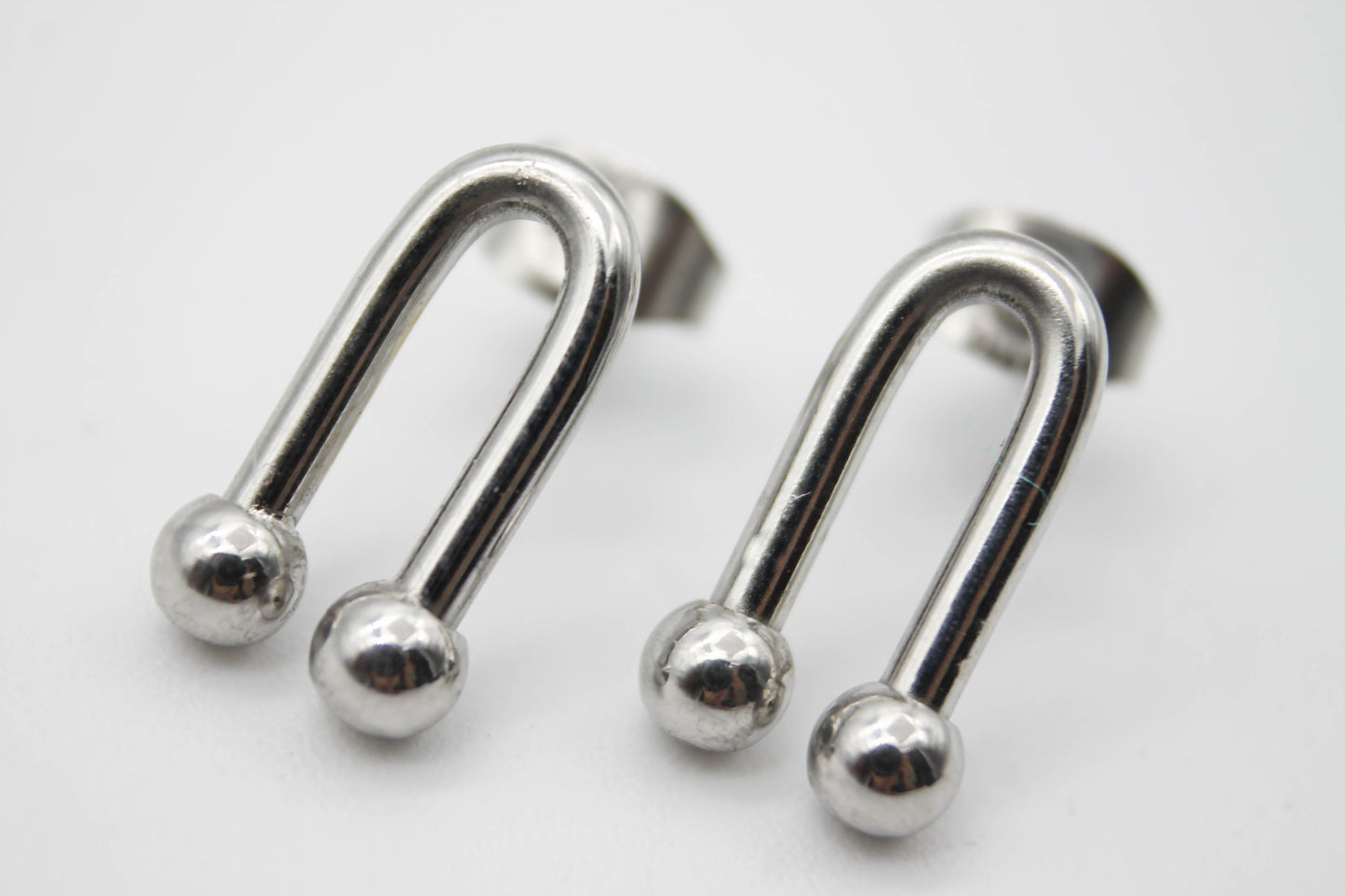 *ARETES ESLABON ESCALONADO PLATEADO*