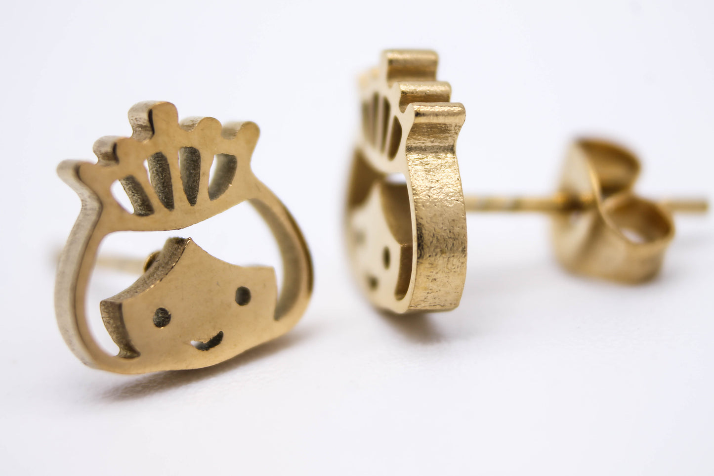 BROQUELES ARETES PRINCESA DORADO PLATEADO ACERO QUIRURGICO INOXIDABLE 316L REGALO MUJER DETALLE CALIDAD PRODUCTOS DE IMPORTACIÓN GUADALAJARA MÉXICO ENVÍOS DAMA JUVENIL MODA TENDENCIA DISEÑO GARANTÍA