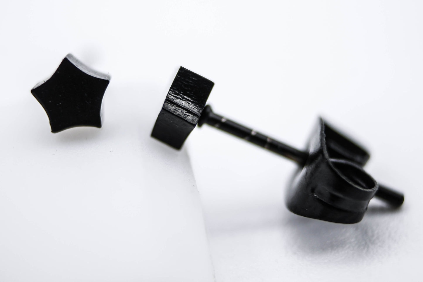 BROQUEL ESTRELLA 4 MM NEGRO