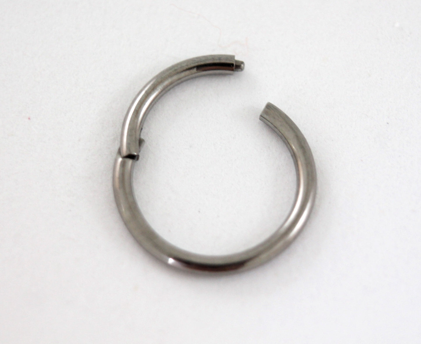 EAR CUFF PIERCING LISA 12 MM; TONO PLATEADO