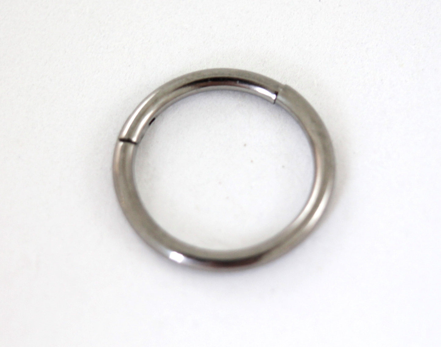 EAR CUFF PIERCING LISA 12 MM; TONO PLATEADO
