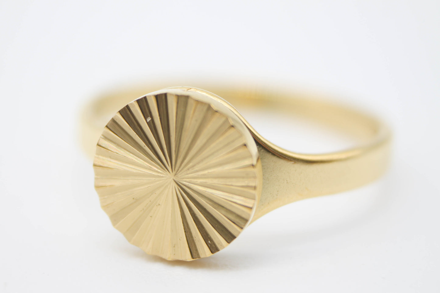 ANILLO DORADO DISEÑO ORIGINAL ACERO QUIRURGICO INOXIDABLE 316L REGALO MUJER DETALLE CALIDAD PRODUCTOS DE IMPORTACIÓN GUADALAJARA MÉXICO ENVÍOS DAMA JUVENIL MODA TENDENCIA DISEÑO GARANTÍA