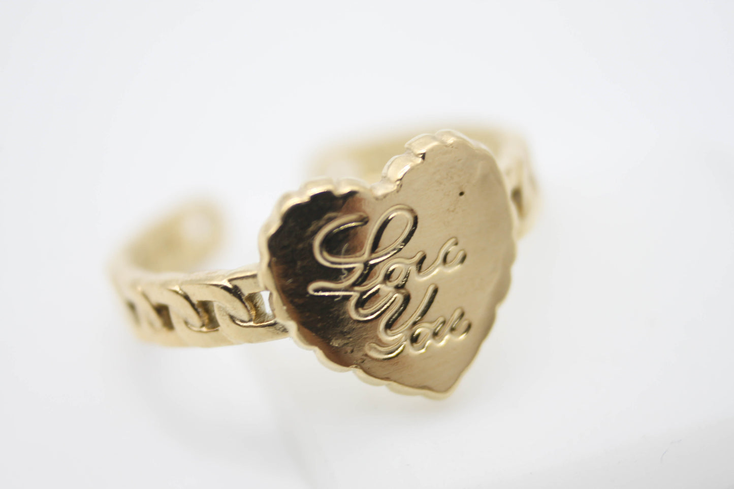 ANILLO CORAZON "LOVE YOU" ESLABONES DELGADOS AJUSTABLE; TONO DORADO