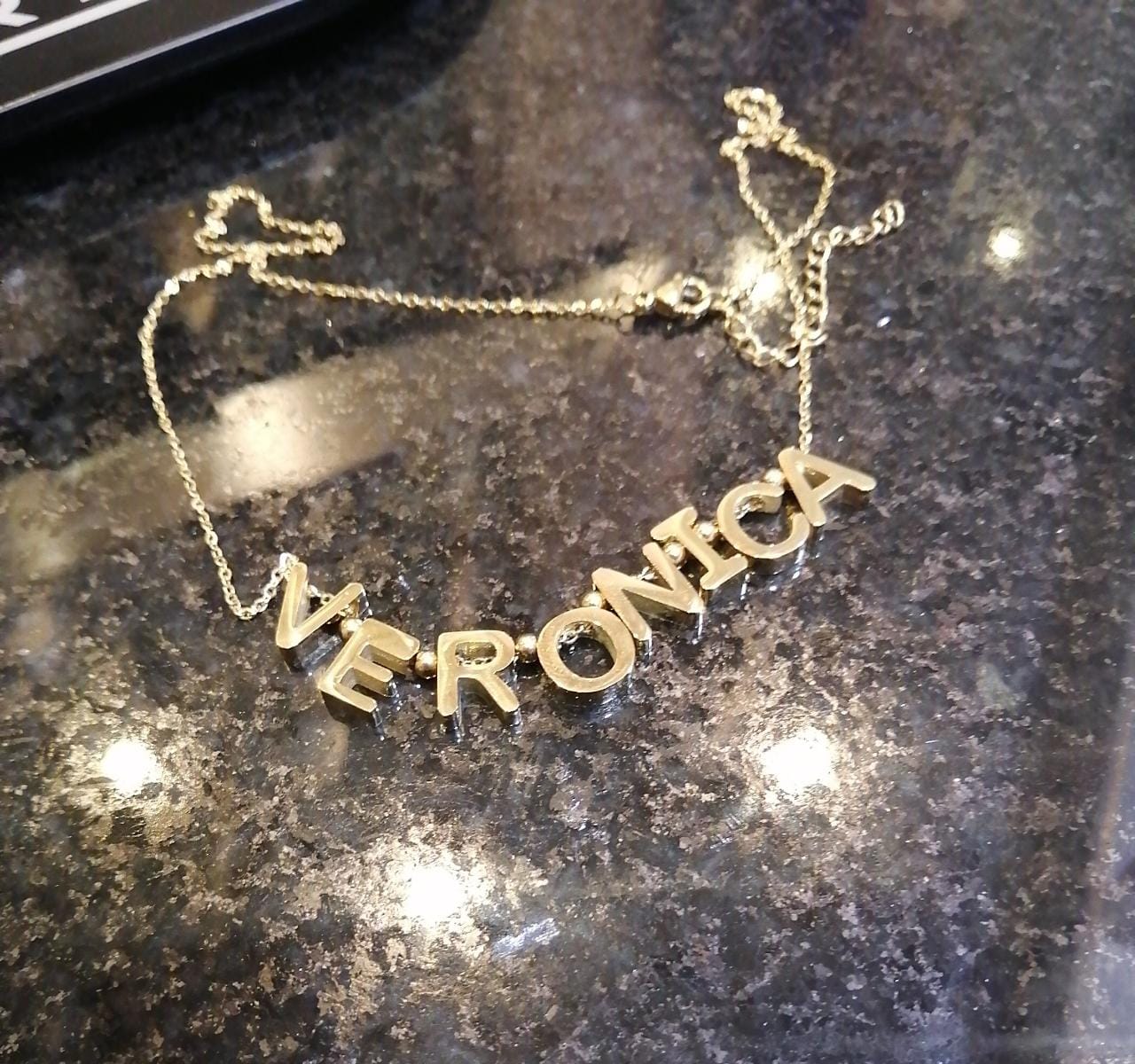 COLLAR PERSONALIZADO 8 PZAS TONO DORADO