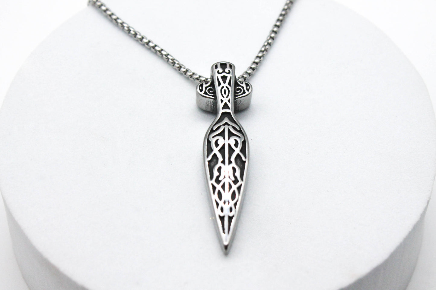 COLLAR DIJE ESPADA 48MM CADENA REDONDA 60CMS; TONO PLATEADO