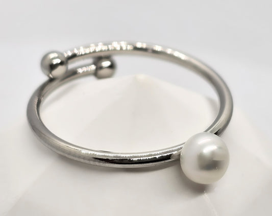 ANILLO AJUSTABLE PERLA DE RIO 5MM; TONO PLATEADO