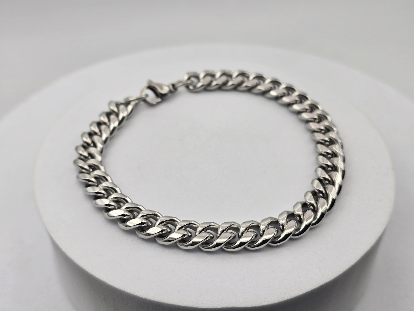 PULSERA CABALLERO BARBADA 8X3MM ANCHO; 21CMS LARGO TONO PLATEADO