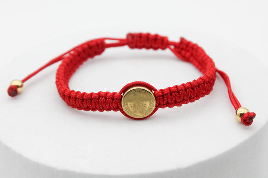 PULSERA SAN BENITO HILO ROJO TEJIDA, DIJE DORADO