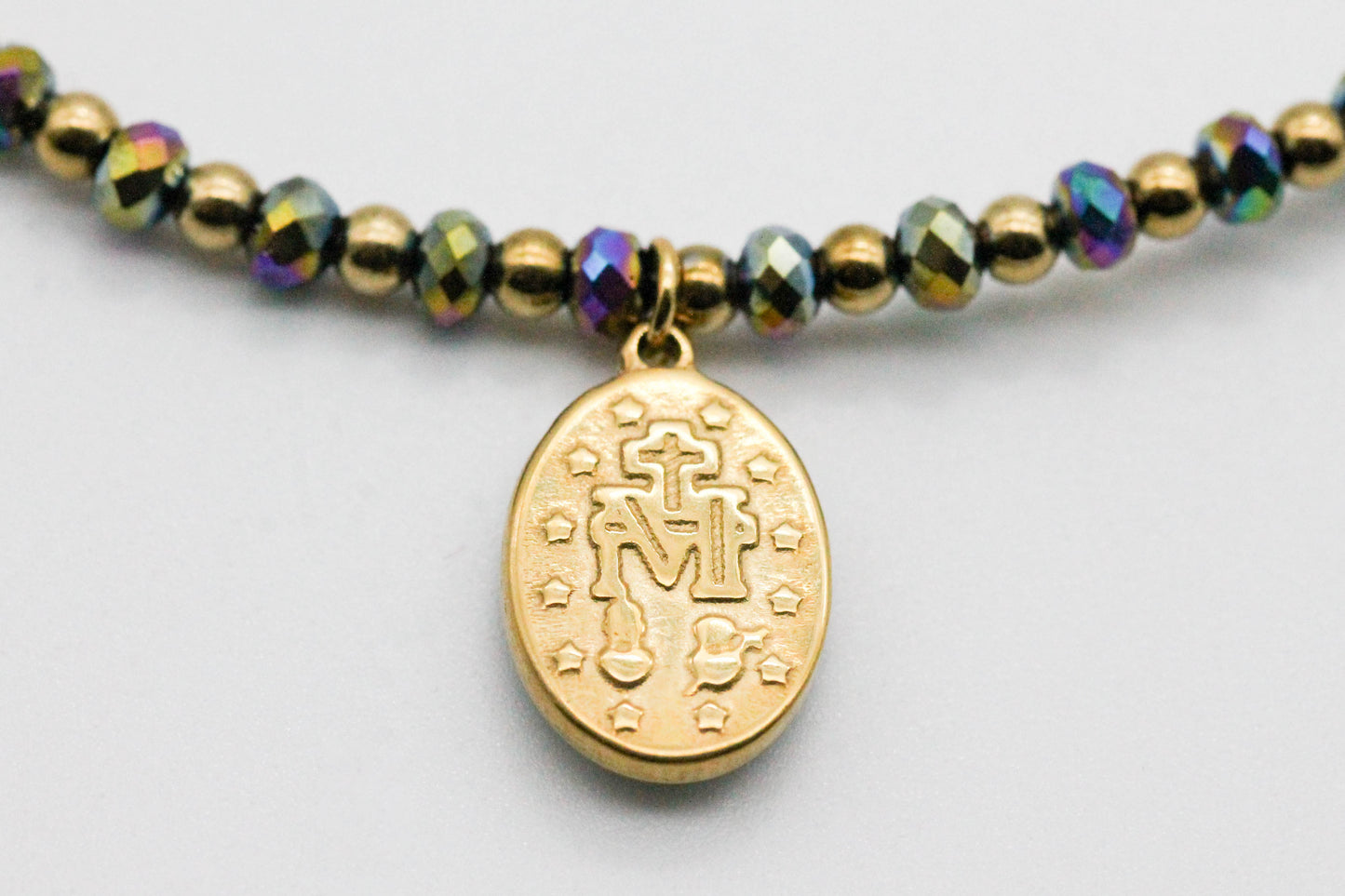 PULSERA ESFERITAS CRISTALES TORNASOL MEDALLA VIRGEN MILAGROSA ELASTICO