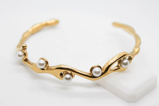 BRAZALETE RAMAS ENTRELAZADAS PERLAS SINTETICAS; TONO DORADO