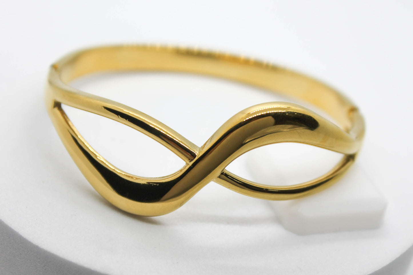 BRAZALETE INFINITY; TONO DORADO