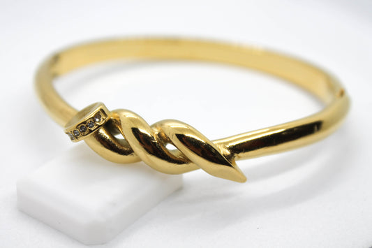 BRAZALETE CLAVO TORCIDO; TONO DORADO