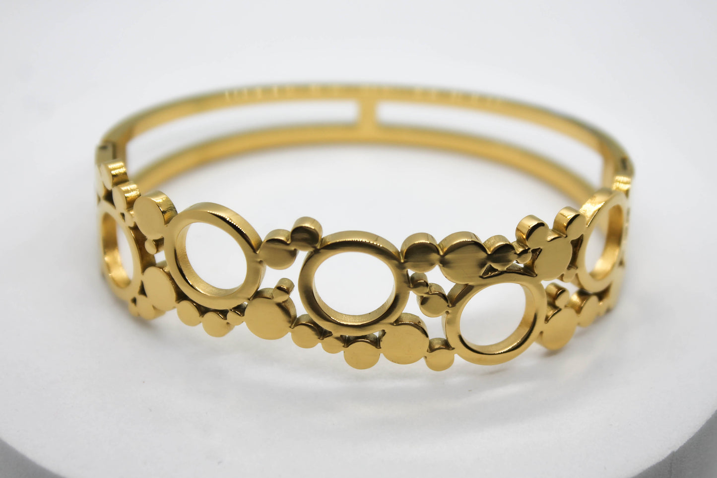 BRAZALETE CIRCULOS; TONO DORADO