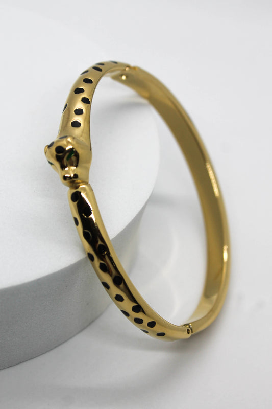 BRAZALETE RIGIDO JAGUAR; TONO DORADO