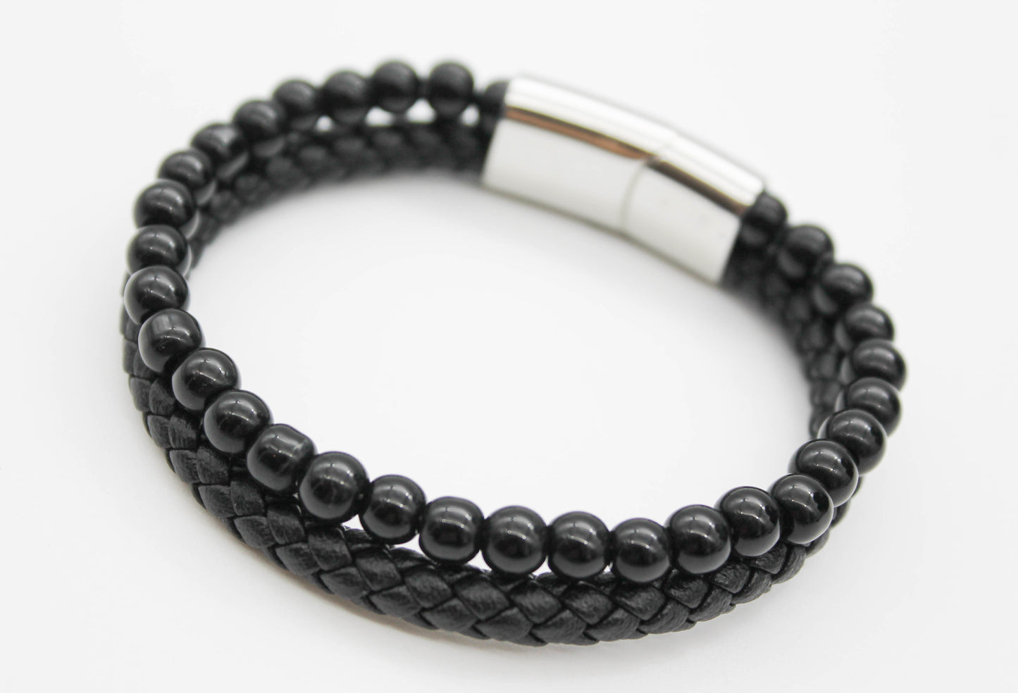PULSERA CABALLERO PIEL 2-1 TRENZA Y ESFERAS NEGRAS; BROCHE PLATEADO