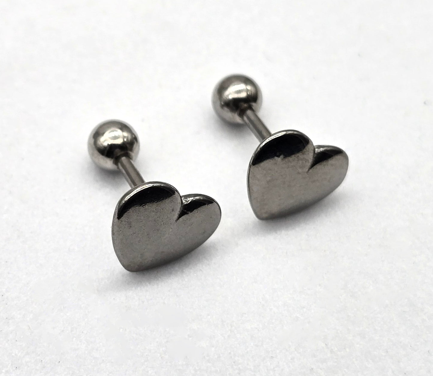 BROQUEL CORAZON 3D 9MM; TOPE DE ROSCA; TONO PLATEADO