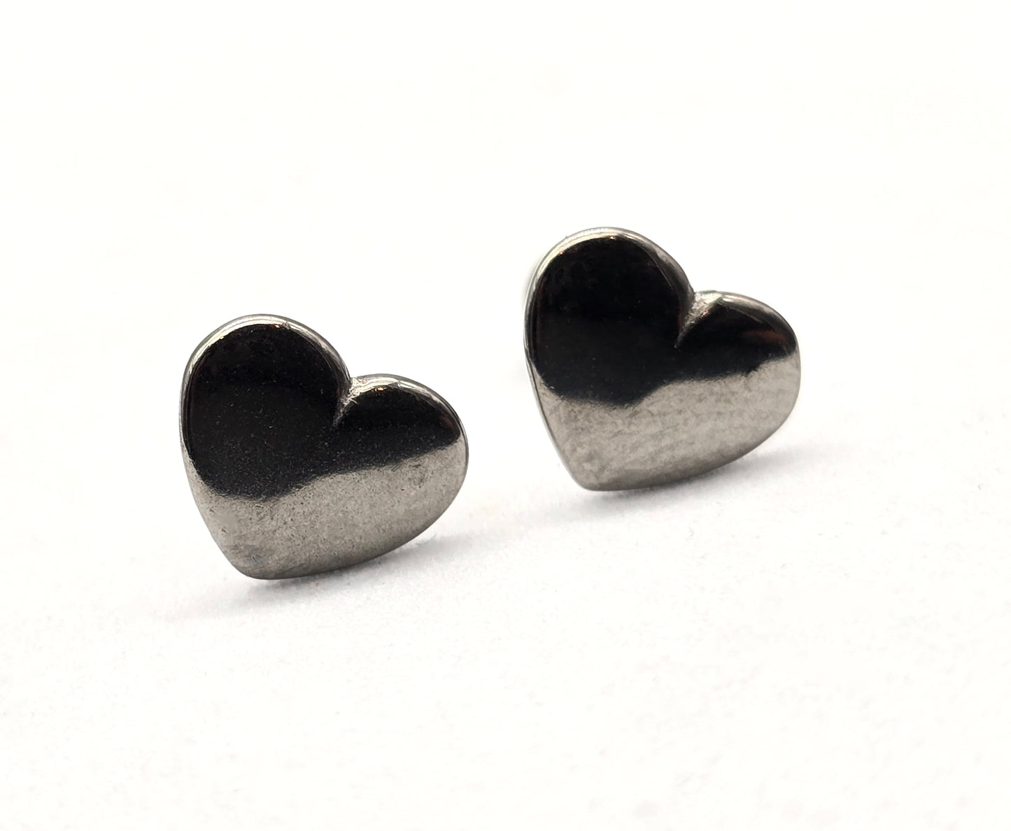 BROQUEL CORAZON 3D 9MM; TOPE DE ROSCA; TONO PLATEADO