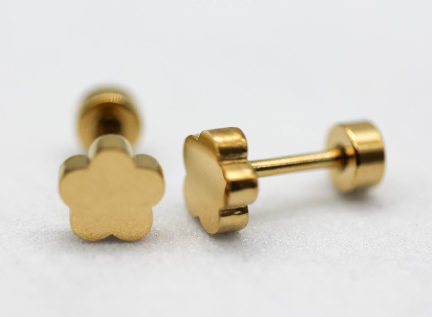 BROQUELES FLOR 5 PETALOS 6MM; TONO DORADO