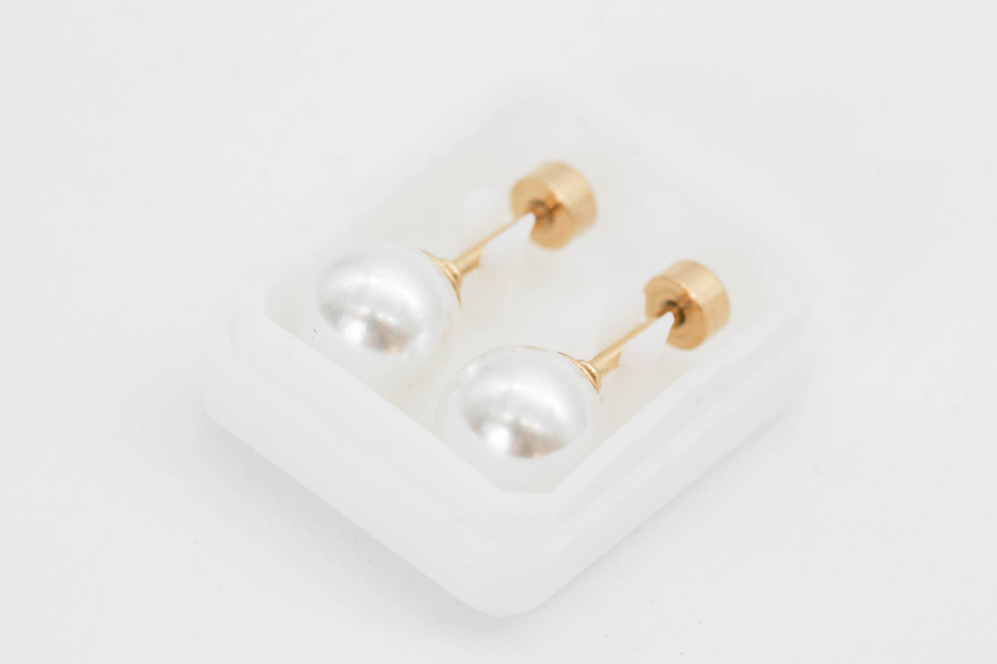 BROQUEL PERLA SINTETICA DE 6MM CON TOPE DE ROSCA, TONO DORADO