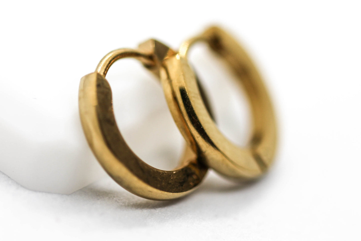 HUGGIES LISO PLANO 13X3MM; TONO DORADO