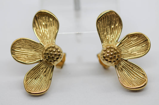 ARETES MEDIA FLOR 20MM X 32MM; TONO DORADO