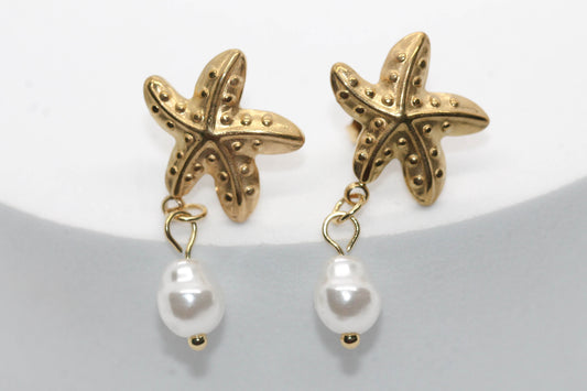 ARETES ESTRELLA DE MAR 14MM PERLA SINTETICA 10MM; TONO DORADO