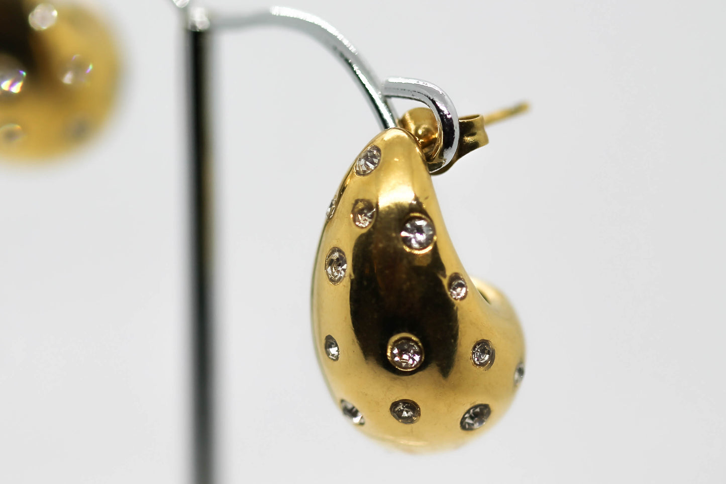 ARETES GOTA BV CON CIRCONIAS HUECA 22MM; TONO DORADO