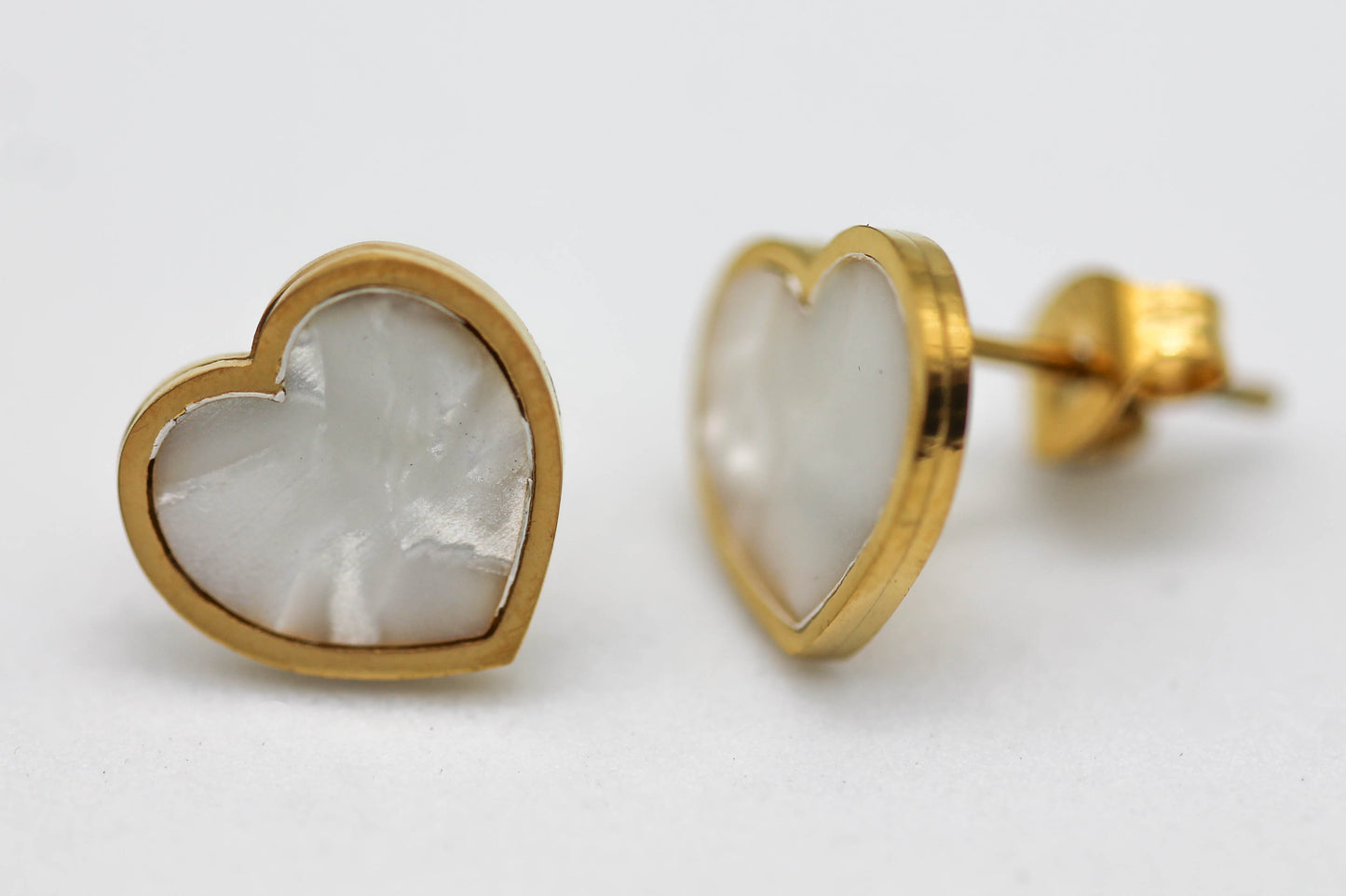 BROQUEL CORAZON MADRE PERLA 11MM; TONO DORADO