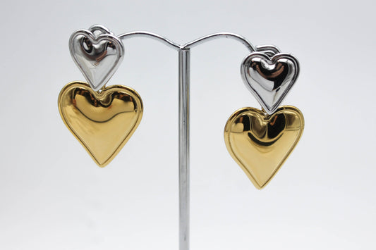 *ARETES DOBLE CORAZON 34MM; TONOS PLATEADO Y DORADO*