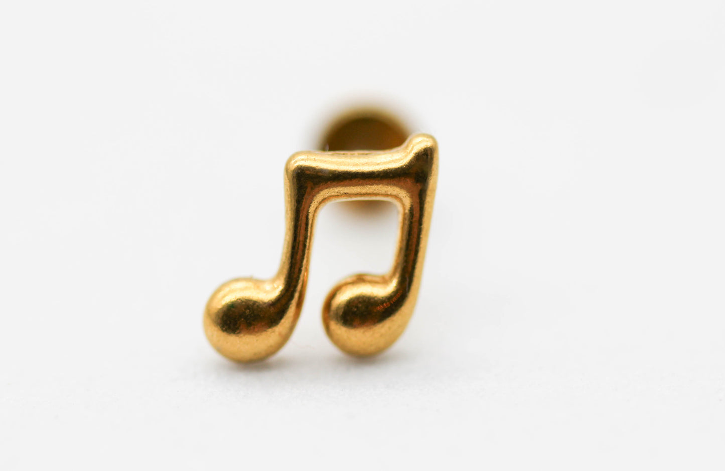 PIERCING NOTA MUSICAL 7MM; TONO DORADO