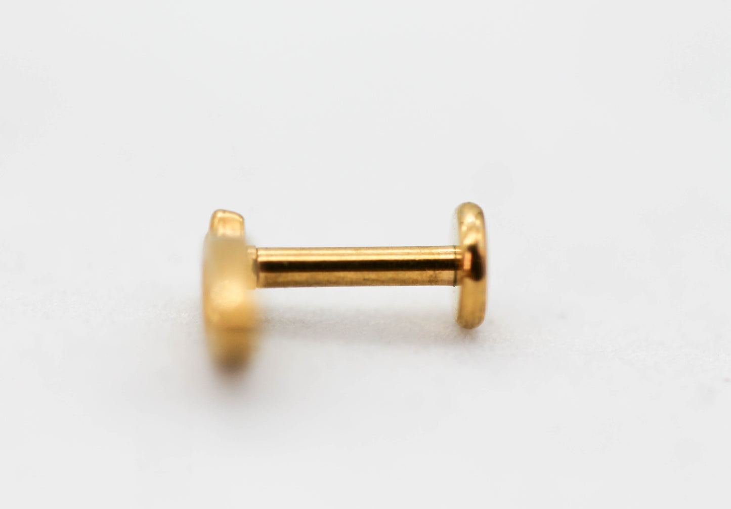 PIERCING NOTA MUSICAL 7MM; TONO DORADO