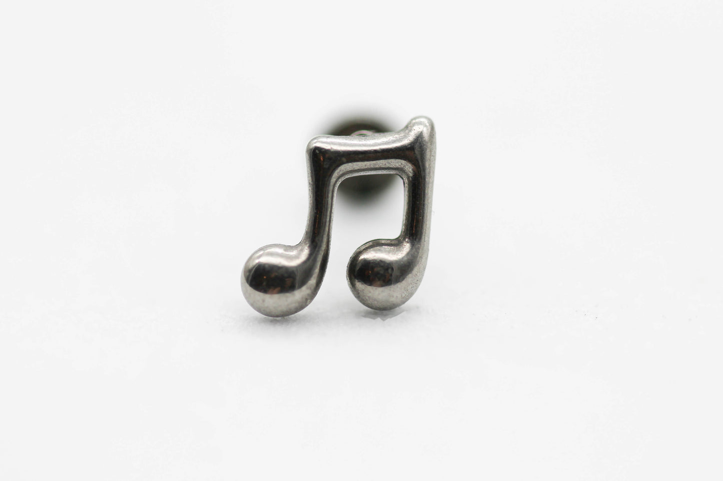 PIERCING NOTA MUSICAL 7MM; TONO PLATEADO