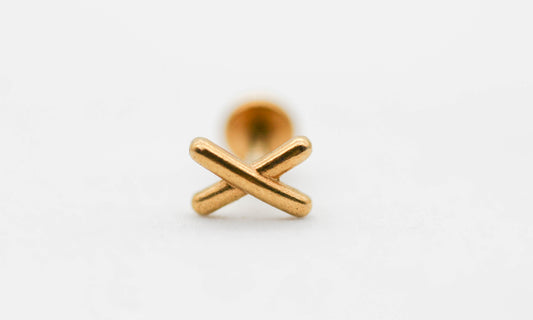 PIERCING "X" LISO 6MM; TONO DORADO