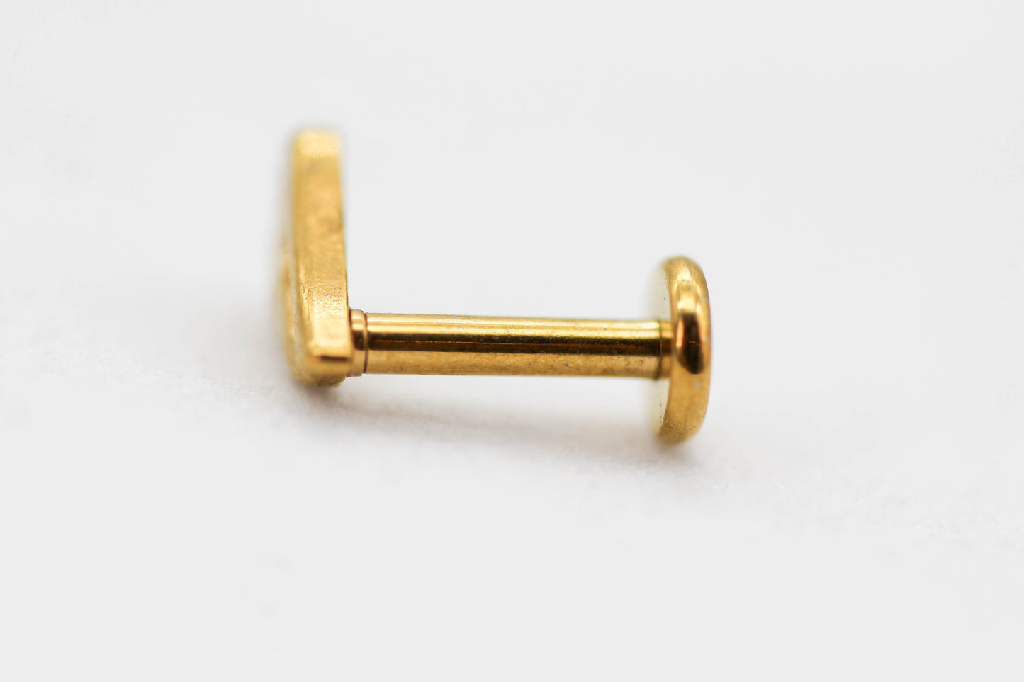 PIERCING ALA 7MM; TONO DORADO