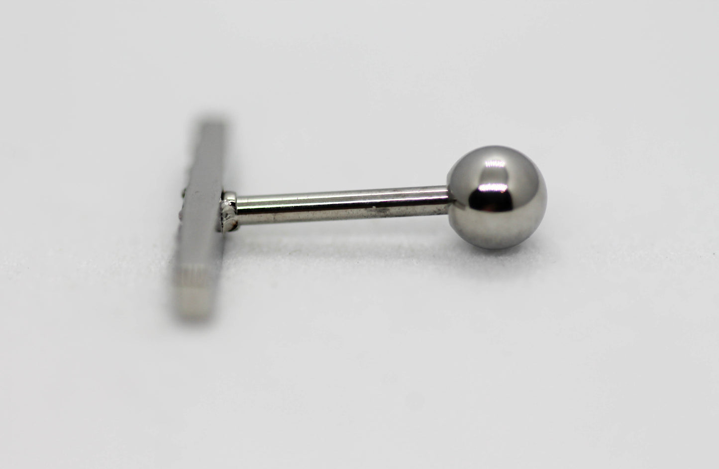 PIERCING BARRA RECTANGULAR 10MM - 7 MINI CIRCONIAS; TONO PLATEADO