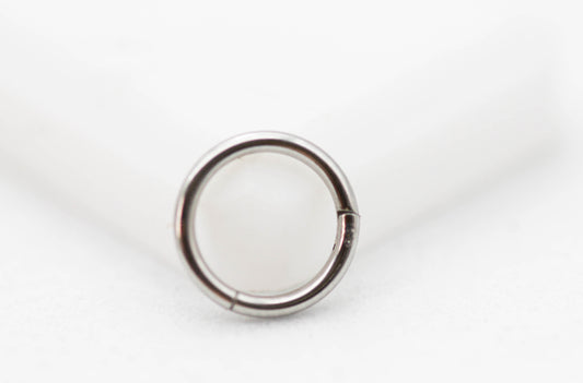 PIERCING BASICO ARRACADA LISA 1X8MM; TONO PLATEADO