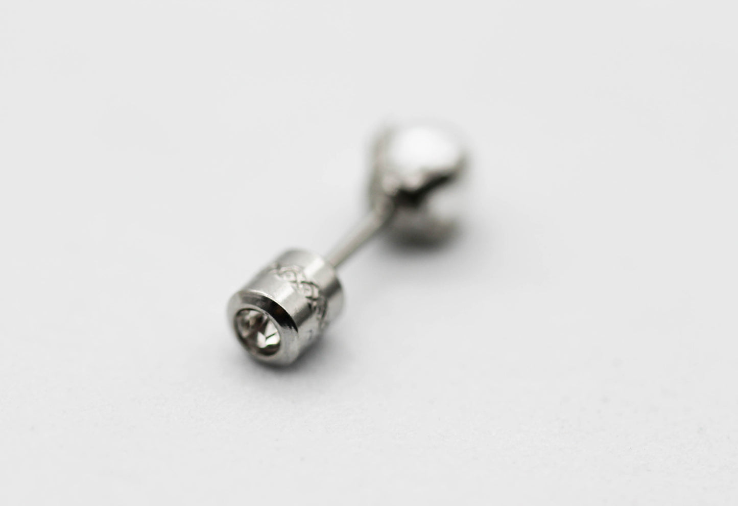 PIERCING PERLA SINTETICA 5MM; TONO PLATEADO