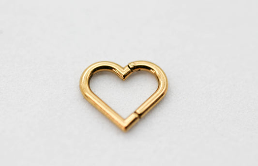 PIERCING CORAZON HUECO 11MM; TONO DORADO