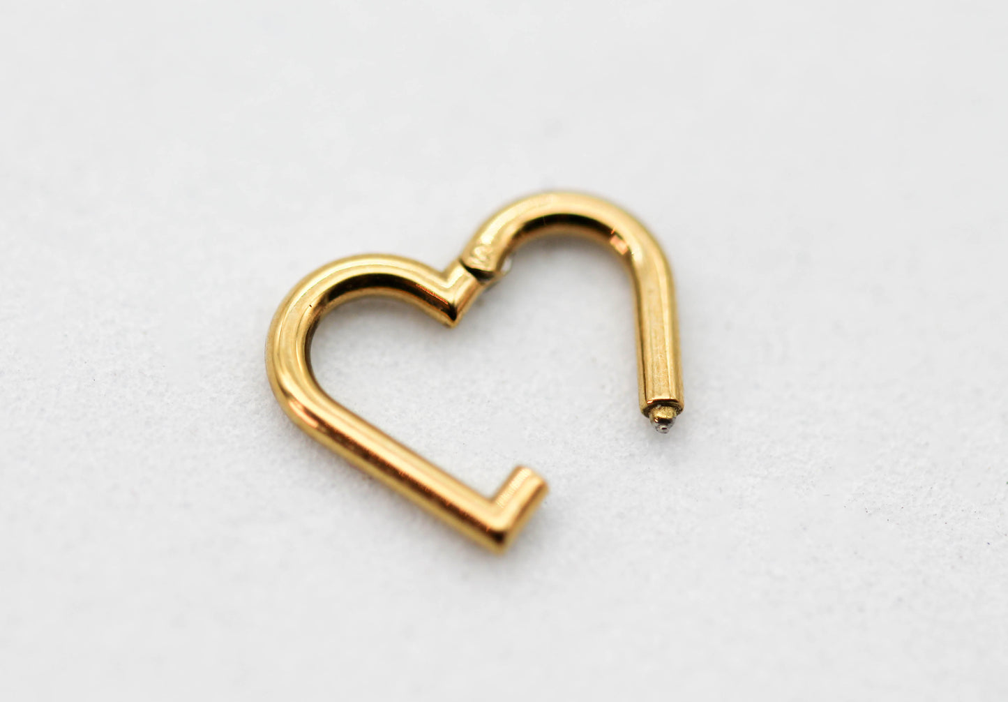 PIERCING CORAZON HUECO 11MM; TONO DORADO