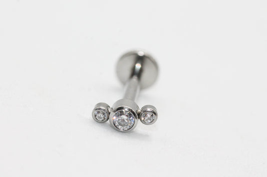 PIERCING CIRCONIA 2MM, DOS MINIS A LOS LADOS: 6MM DE LARGO, TONO PLATEADO